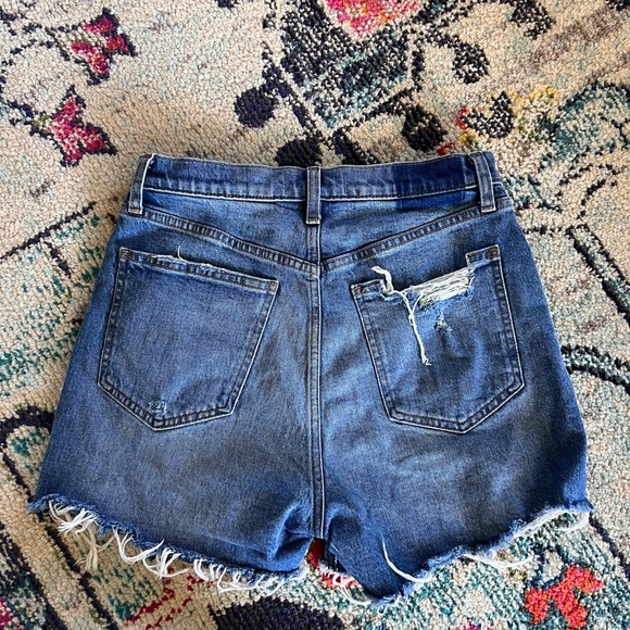Size 28 Abercrombie jean shorts - Picture 3 of 3